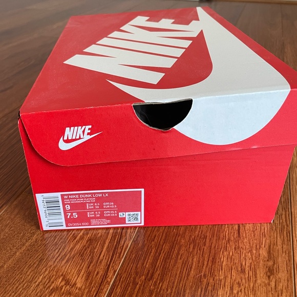 New in Box Women’s Nike Dunk Low LX in Pink Foam size 9 - Picture 9 of 9